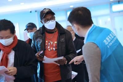 防疫無國界!北京經(jīng)開區(qū)新冠疫苗接種點為外籍人士提供暖心服務